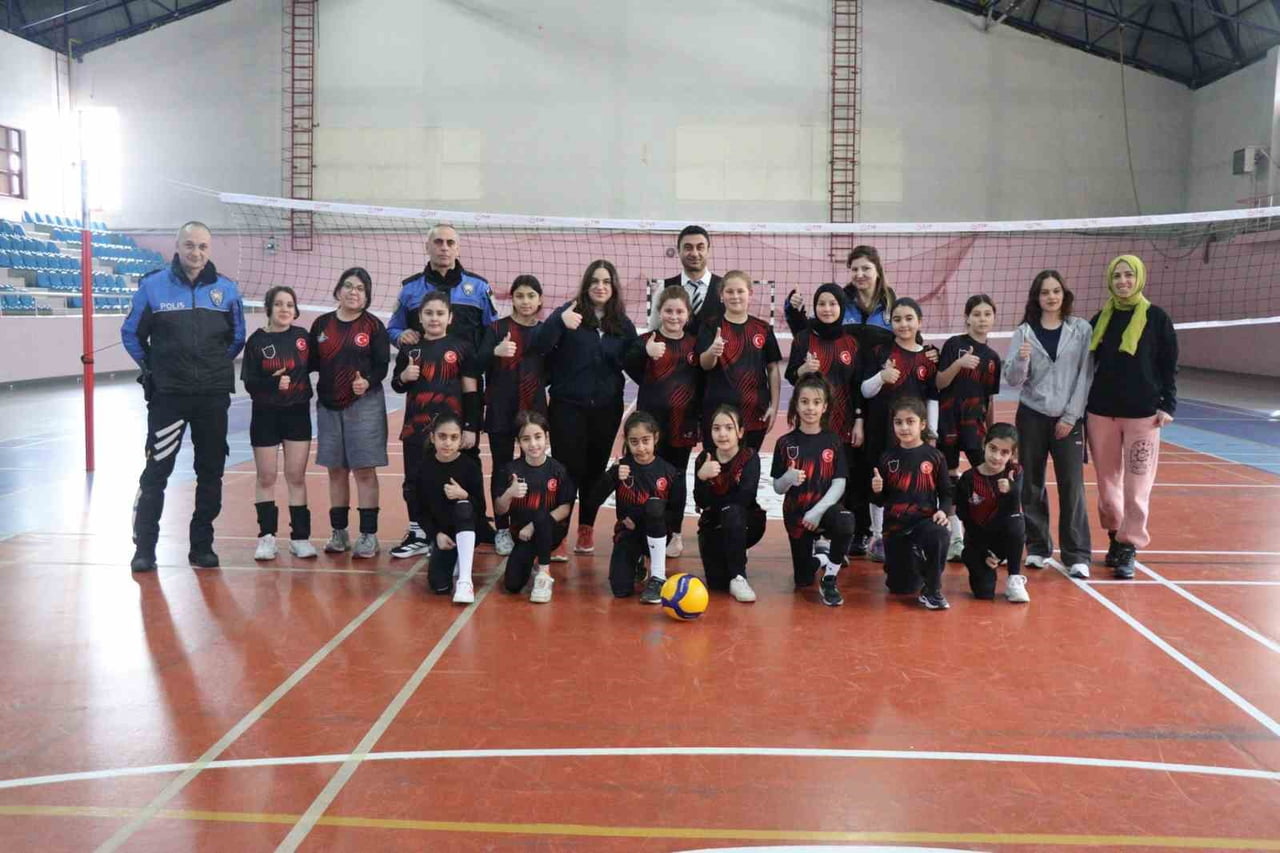 ERZURUM EMNİYET MÜDÜRLÜĞÜ’NE BAĞLI EKİPLER, ÇOCUKLARA YÖNELİK AKTİVİTELERE SÖMESTRİ TATİLİNDE HIZ...