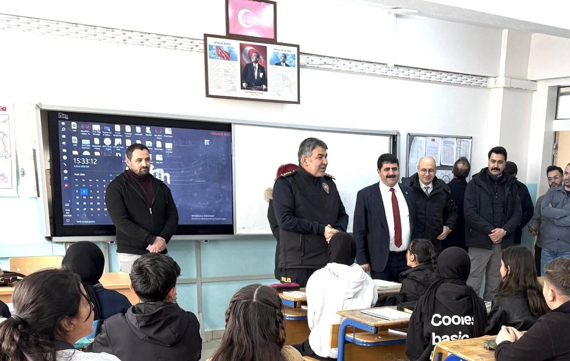 ERZURUM EMNİYET MÜDÜRÜ ONUR KARABURUN, KÖPRÜKÖY BELEDİYE BAŞKANI  NEVZAT KARASU İLE BİRLİKTE...