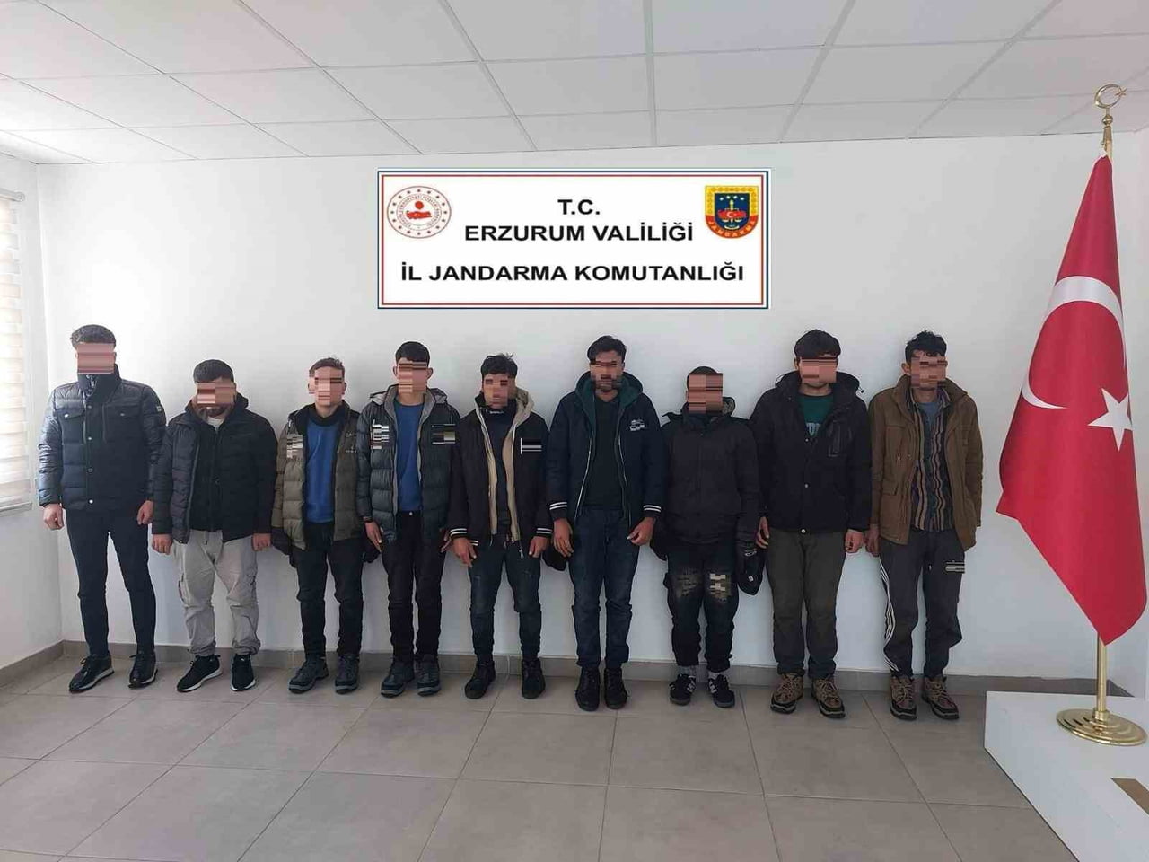 ERZURUM İL JANDARMA KOMUTANLIĞI EKİPLERİNCE YAPILAN OPERASYONDA 7 DÜZENSİZ GÖÇMEN VE 2 ORGANİZATÖR...