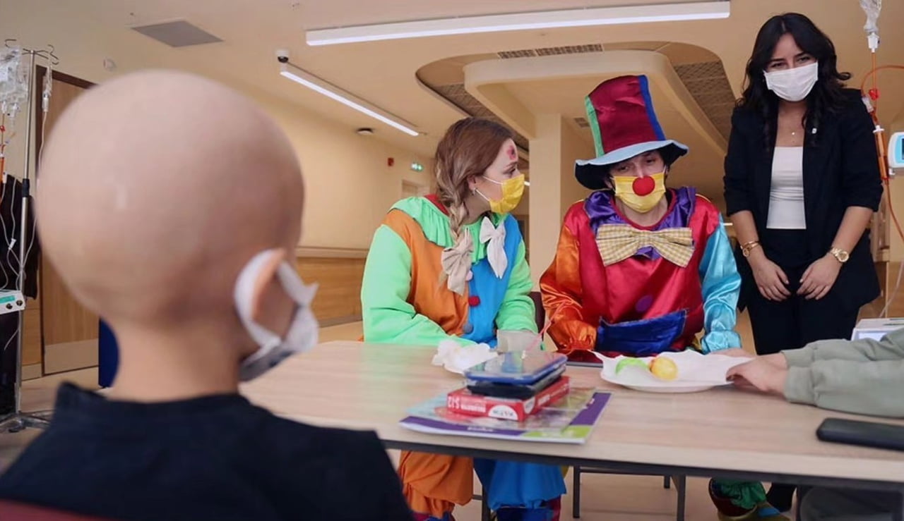 ERZURUM ŞEHİR HASTANESİ’NDE TEDAVİ GÖREN ÇOCUKLAR SANATLA BULUŞTU, 'HAYALLERİMİ BOYUYORUM'...