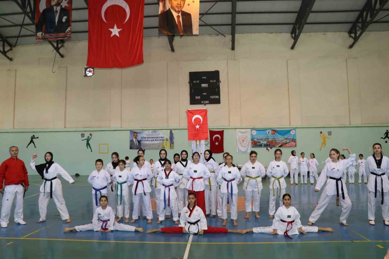 ERZURUM’UN OLTU İLÇESİNDE GENÇLİK VE SPOR MÜDÜRLÜĞÜ SPOR KULÜBÜ BÜNYESİNDE FAALİYET GÖSTEREN...