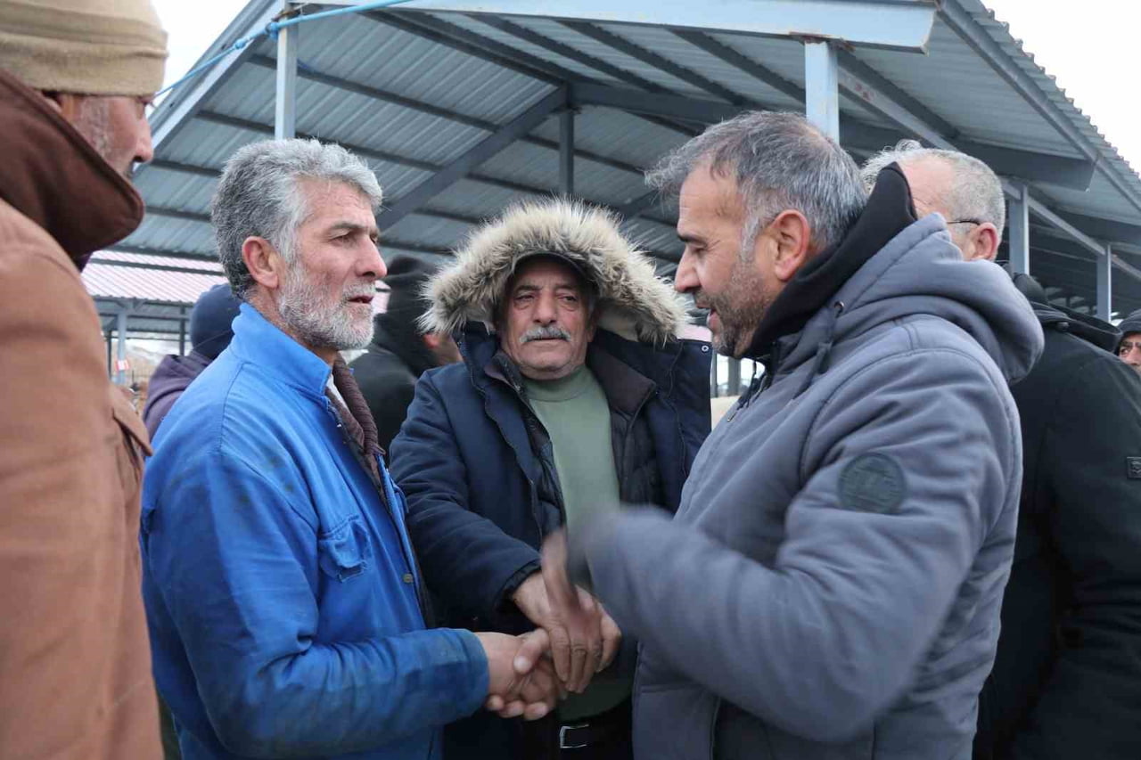 ERZURUM VE BÖLGENİN EN HAREKETLİ CANLI HAYVAN PAZARLARINDAN BİRİ OLAN OLTU CANLI HAYVAN PAZARI...