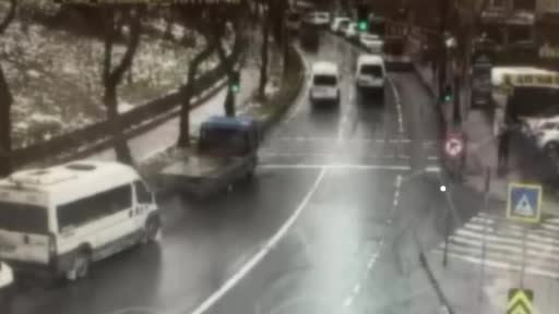 Esenler'de İETT otobüsünün otoparka daldığı anların güvenlik kamerası görüntüleri ortaya...