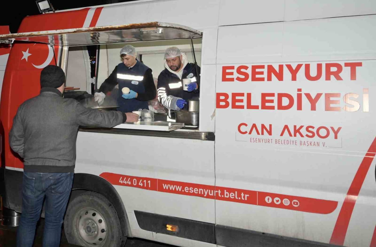 ESENYURT BELEDİYESİ, MOBİL İKRAM ARACIYLA İLÇE GENELİNDEKİ METROBÜS DURAKLARINDA ÇORBA İKRAMI...