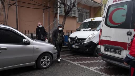 Esenyurt’ta ambulansla hasta nakil hizmeti aralıksız sürüyor