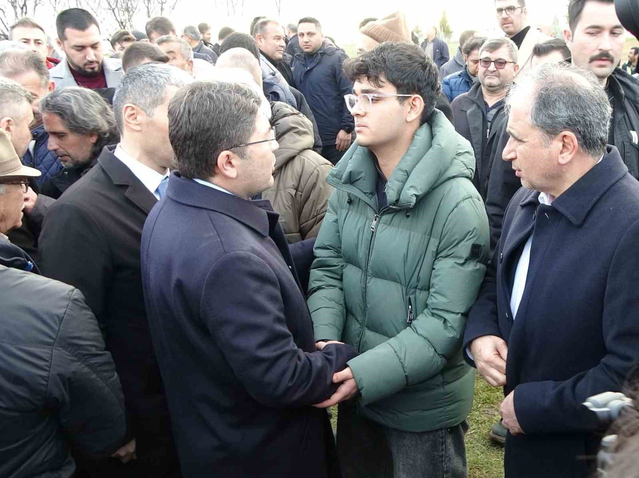 ESKİ AK PARTİ UŞAK MİLLETVEKİLİ MEHMET ALTAY, ULUBEY İLÇESİNDE DÜZENLENEN CENAZE TÖRENİNİN...