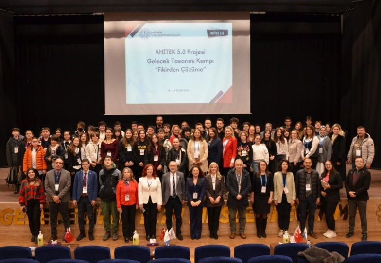 ESKİŞEHİR'DE 'AHİTEK 5.0 GELECEK TASARIMI KAMPI: FİKİRDEN ÇÖZÜME' İSİMLİ PROGRAM BAŞARIYLA...