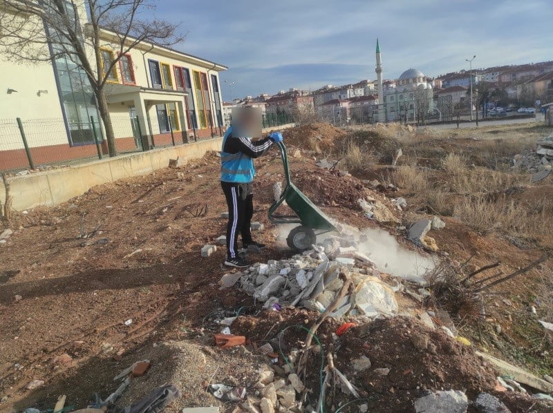 ESKİŞEHİR'DE 'KAMUYA YARARLI BİR İŞTE ÜCRETSİZ ÇALIŞMA YÜKÜMLÜLÜĞÜ' KAPSAMINDA, İSMET İNÖNÜ...