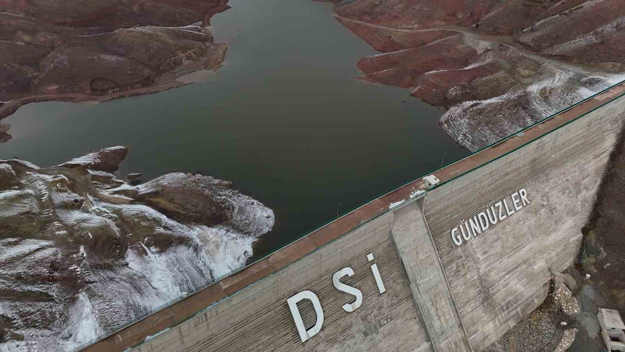 ESKİŞEHİR'DE 3 YIL ÖNCE TARIMSAL SULAMA İÇİN AÇILAN GÜNDÜZLER BARAJI'NDA SU SEVİYESİ; YAĞIŞIN...