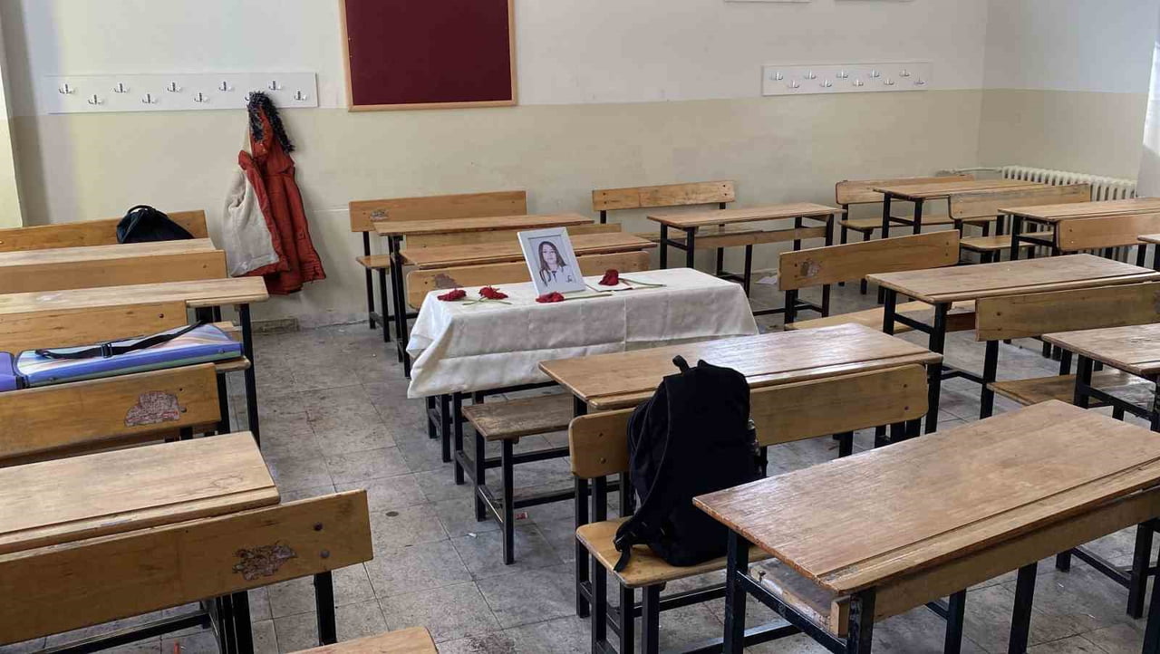 ESKİŞEHİR'DE BİR ARAÇLA YARIŞAN OTOMOBİLİN ÇARPMASI SONUCUNDA HAYATINI KAYBEDEN 3 KİŞİDEN BİRİSİ...