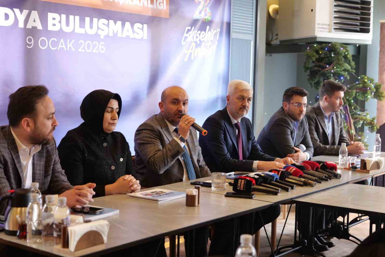 ESKİŞEHİR'DE GAZETECİLERLE BULUŞAN AK PARTİ İL BAŞKANI GÜRHAN ALBAYRAK, "CHP İL BAŞKANI VE...