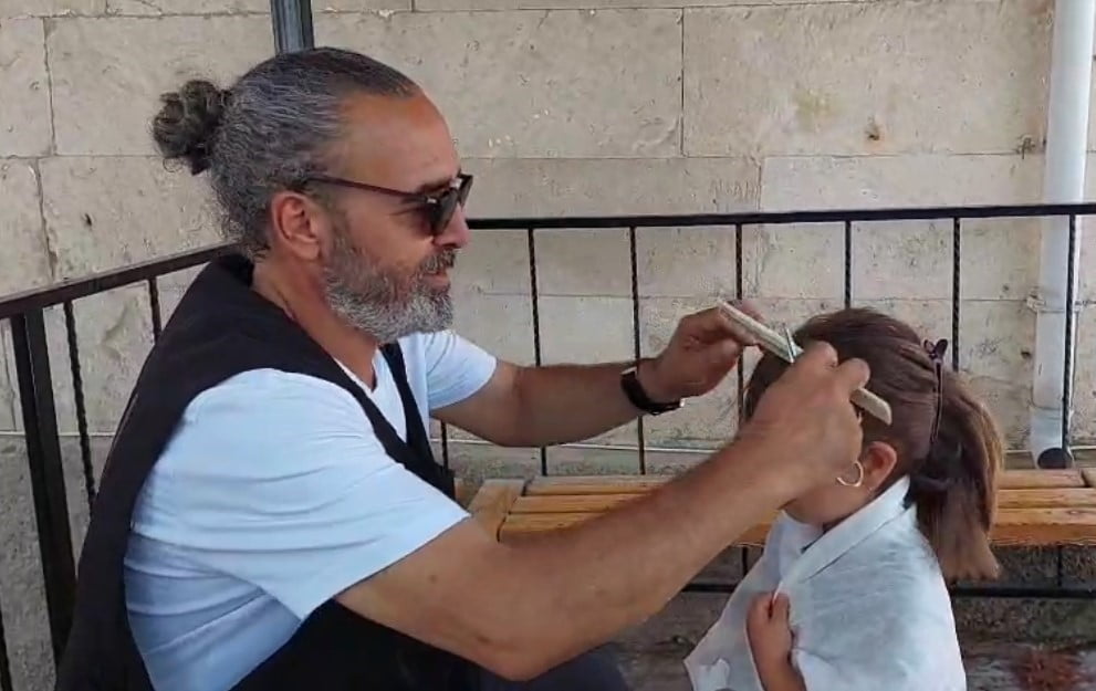 ESKİŞEHİR'DE KADIN KUAFÖRÜ OLAN İSMAİL KIZIL (59), KÖYLERE GİDEREK 7 İLA 13 YAŞ GRUBUNDAKİ KIZ...