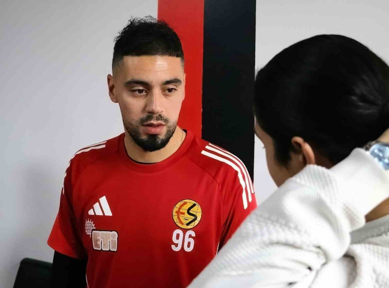 ESKİŞEHİR ÇOCUK EVLERİ SİTESİ'NDE KORUMA VE BAKIM ALTINDA OLAN ÇOCUKLAR, ESKİŞEHİRSPOR OYUNCULARI...