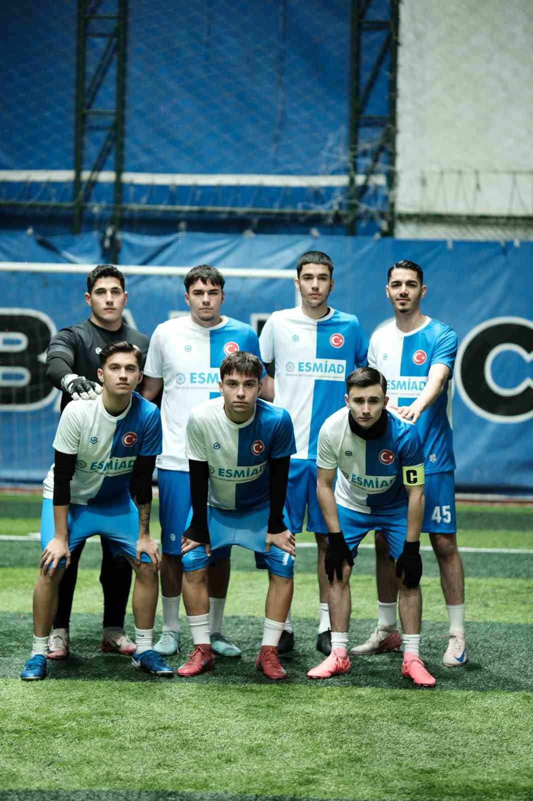 ESKİŞEHİR MÜTEŞEBBİS İŞ İNSANLARI DERNEĞİ (ESMİAD), KENTTE DÜZENLENEN HALI SAHA TURNUVASINA...