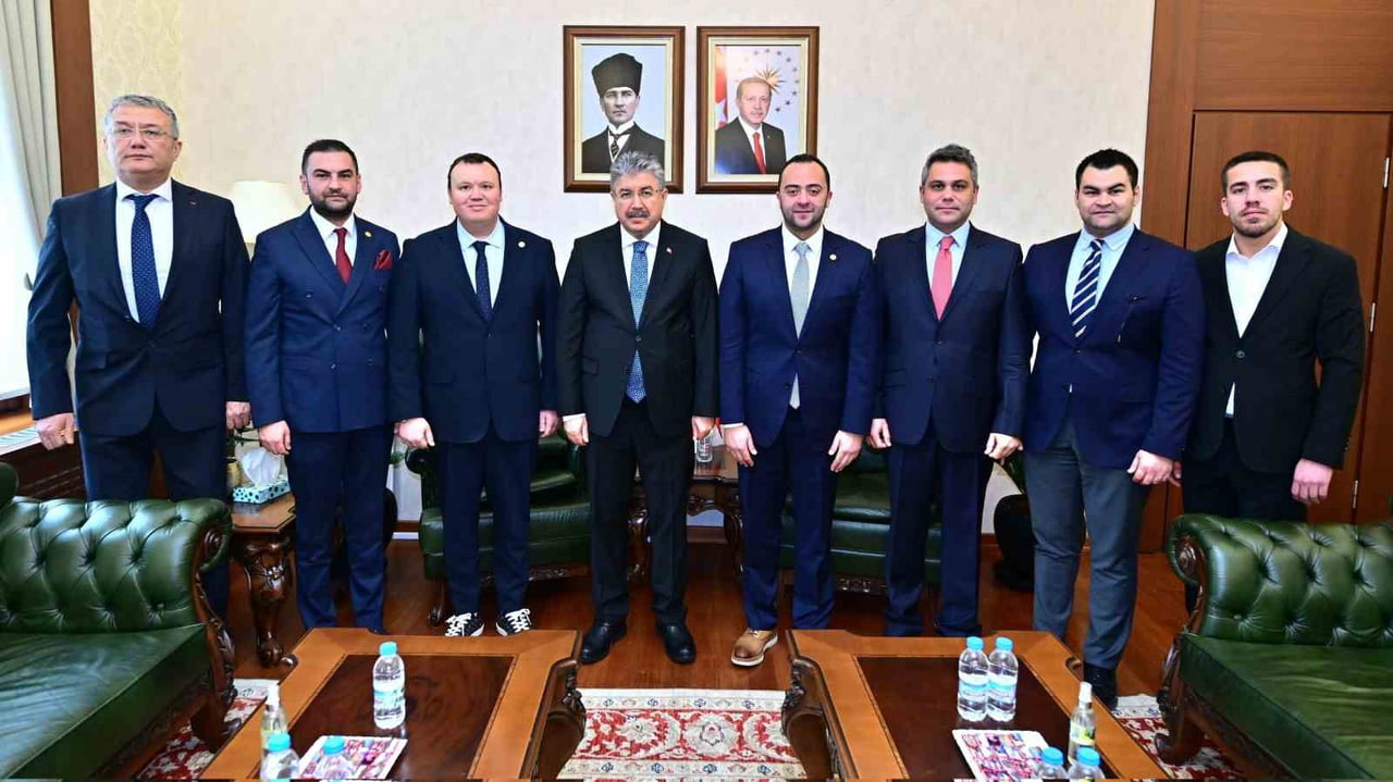 ESKİŞEHİRSPOR KULÜBÜ BAŞKANI ULAŞ ENTOK VE BERABERİNDEKİ YÖNETİM KURULU ÜYELERİ, VALİ DR. ERDİNÇ...