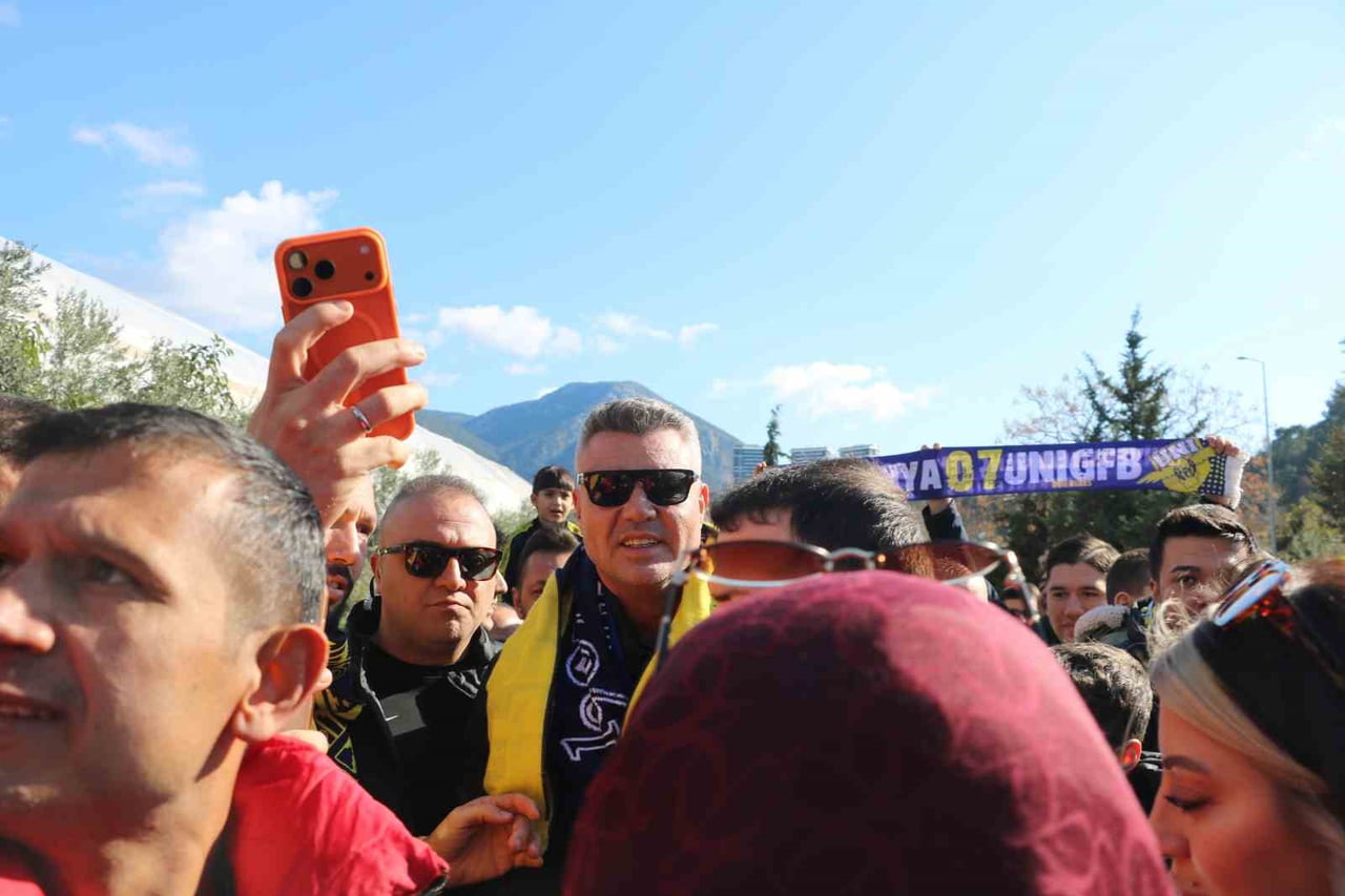 FENERBAHÇE SPOR KULÜBÜ BAŞKANI SAADETTİN SARAN, “HER DEPLASMAN BİR OKUL PROJESİ” KAPSAMINDA...