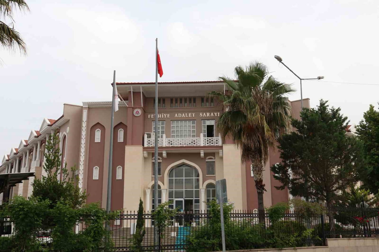 FETHİYE’DE EŞİNİ TÜFEKLE VURAN KİŞİ TUTUKLANDI