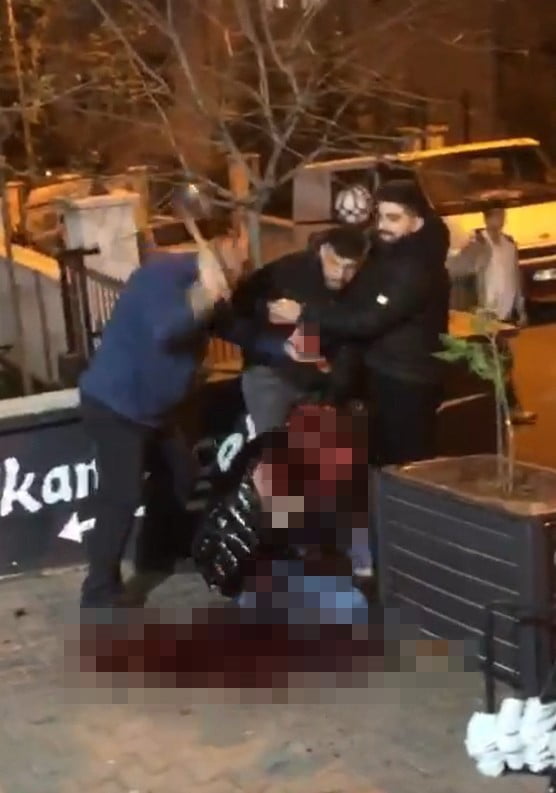 FOTOĞRAFTAN KAN MEVCUTTUR