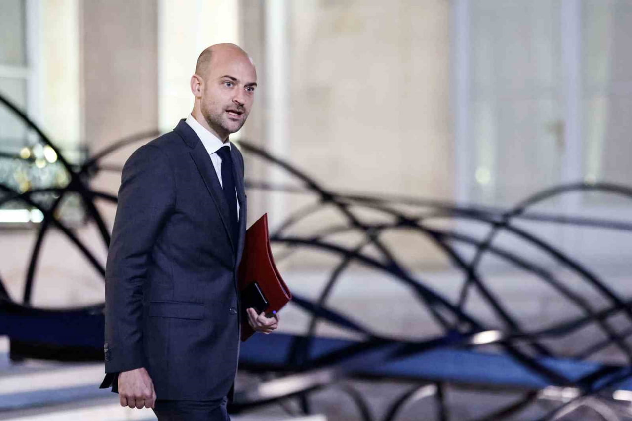 FRANSA DIŞİŞLERİ BAKANI JEAN-NOEL BARROT, GEÇEN YILDAN BU YANA PLANLANAN BİR ADIM OLARAK 6...