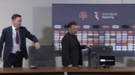 Galatasaray Teknik Direktörü Okan Buruk, UEFA Şampiyonlar Ligi'nin 8. ve son haftasında...