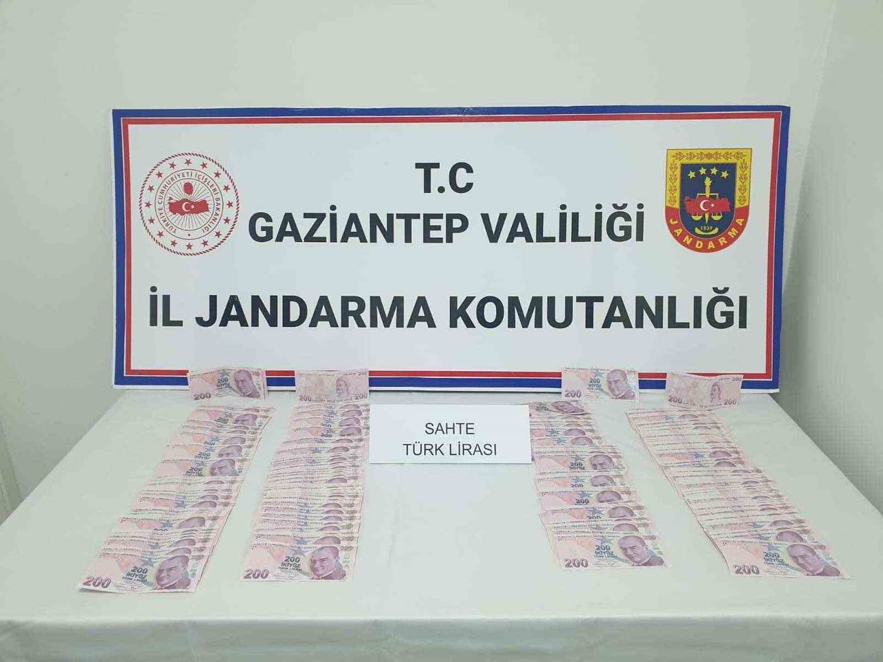 GAZİANTEP'TE SAHTE PARA İLE HAYVAN ALARAK BESİCİ VATANDAŞI DOLANDIRAN 3 ŞAHIS, JANDARMA...