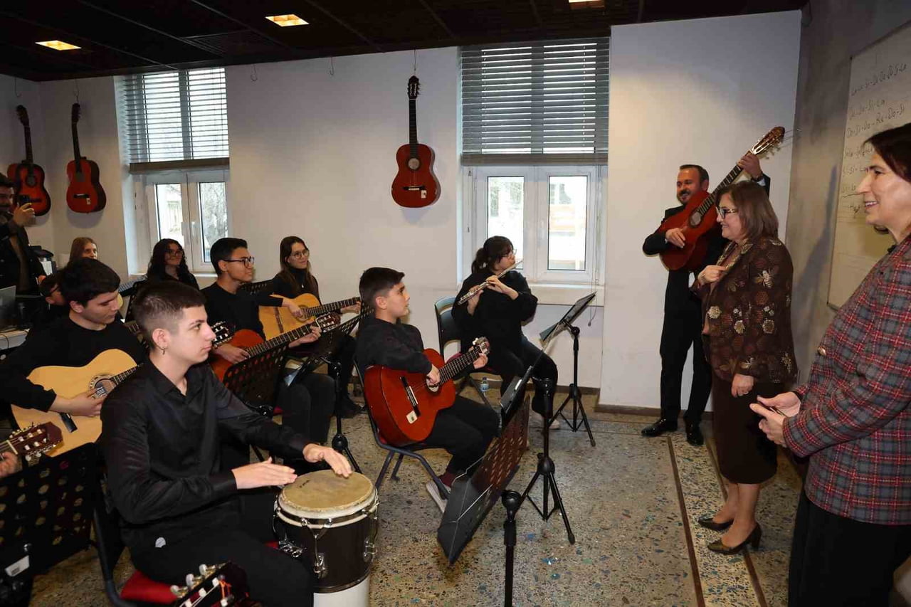 GAZİANTEP BÜYÜKŞEHİR BELEDİYE BAŞKANI FATMA ŞAHİN, "YARIYIL TATİLİ ÇOCUK ŞENLİĞİ" KAPSAMINDA...