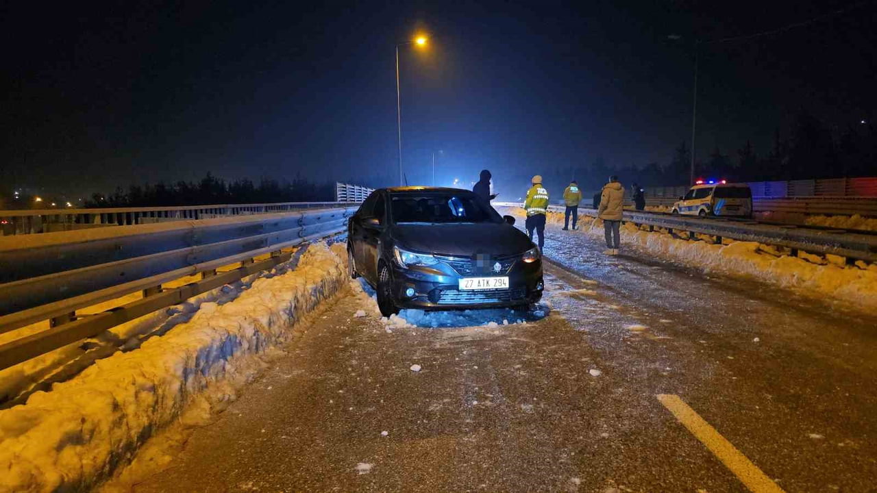 GAZİANTEP’TE BUZLANMA NEDENİYLE KAZA: 1 YARALI