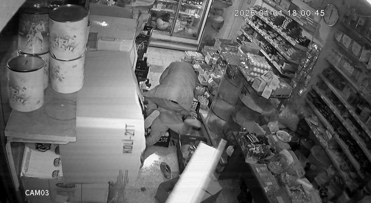 GAZİANTEP’TE KAN DONDURAN GÖRÜNTÜLER: 12 YAŞINDAKİ ÇOCUĞU DARP ETTİ, BOĞAZINA BIÇAK...