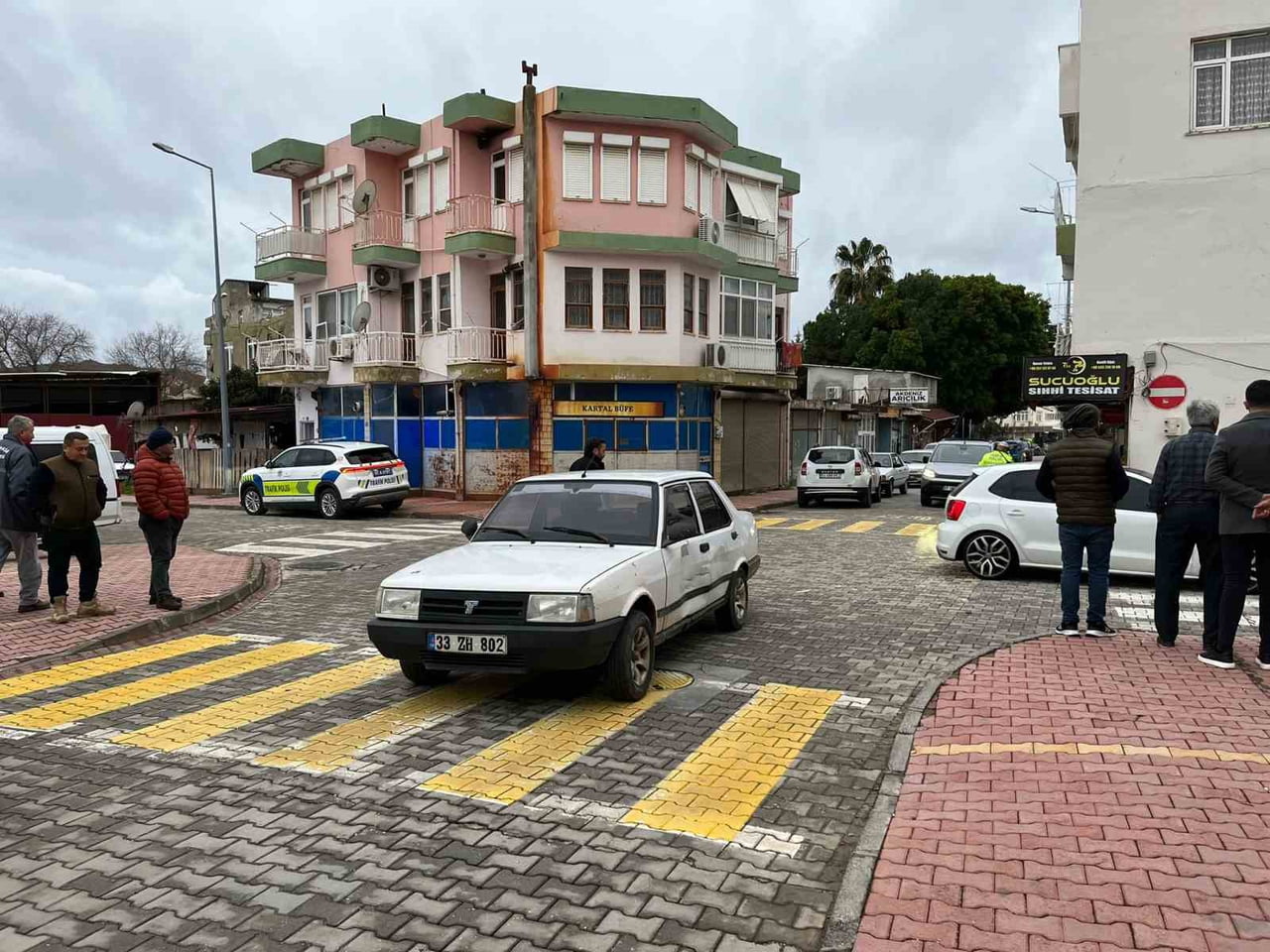 GAZİPAŞA‘DA OTOMOBİL İLE MOTOSİKLET ÇARPIŞTI İKİ YARALI