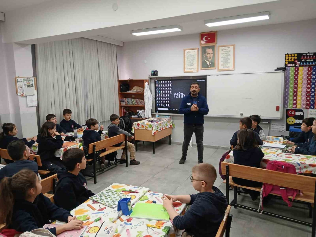 GEDİZ’DE OKULLARDA AFET FARKINDALIK EĞİTİMLERİ DÜZENLENDİ