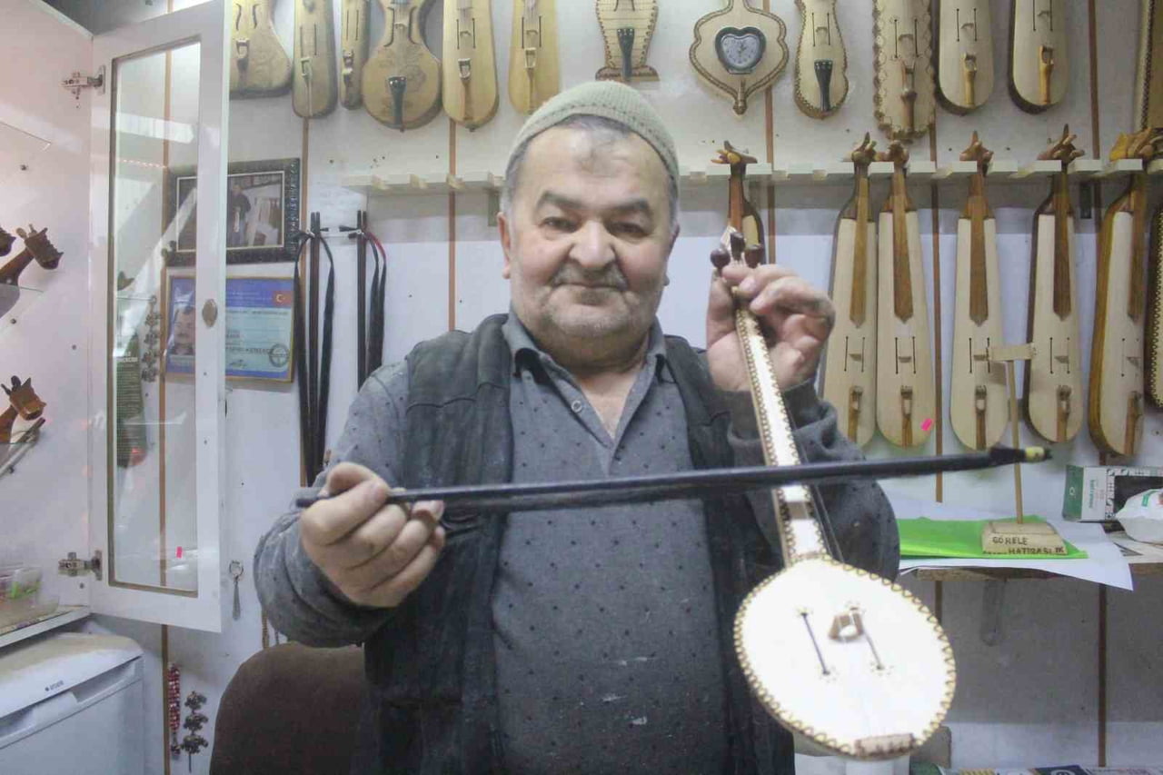 GİRESUN'UN GÖRELE İLÇESİNDE YAŞAYAN TEMEL KARADEMİR, SADECE DÜNYACA ÜNLÜ GÖRELE KEMENÇESİ'Nİ...