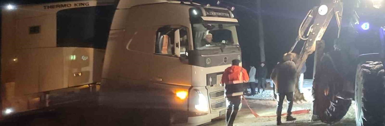 GİRESUN’UN YÜKSEK KESİMLERİNDE ETKİSİNİ SÜRDÜREN KAR YAĞIŞI, ÖZELLİKLE İÇ KESİMLERE ULAŞIMDA ZAMAN...