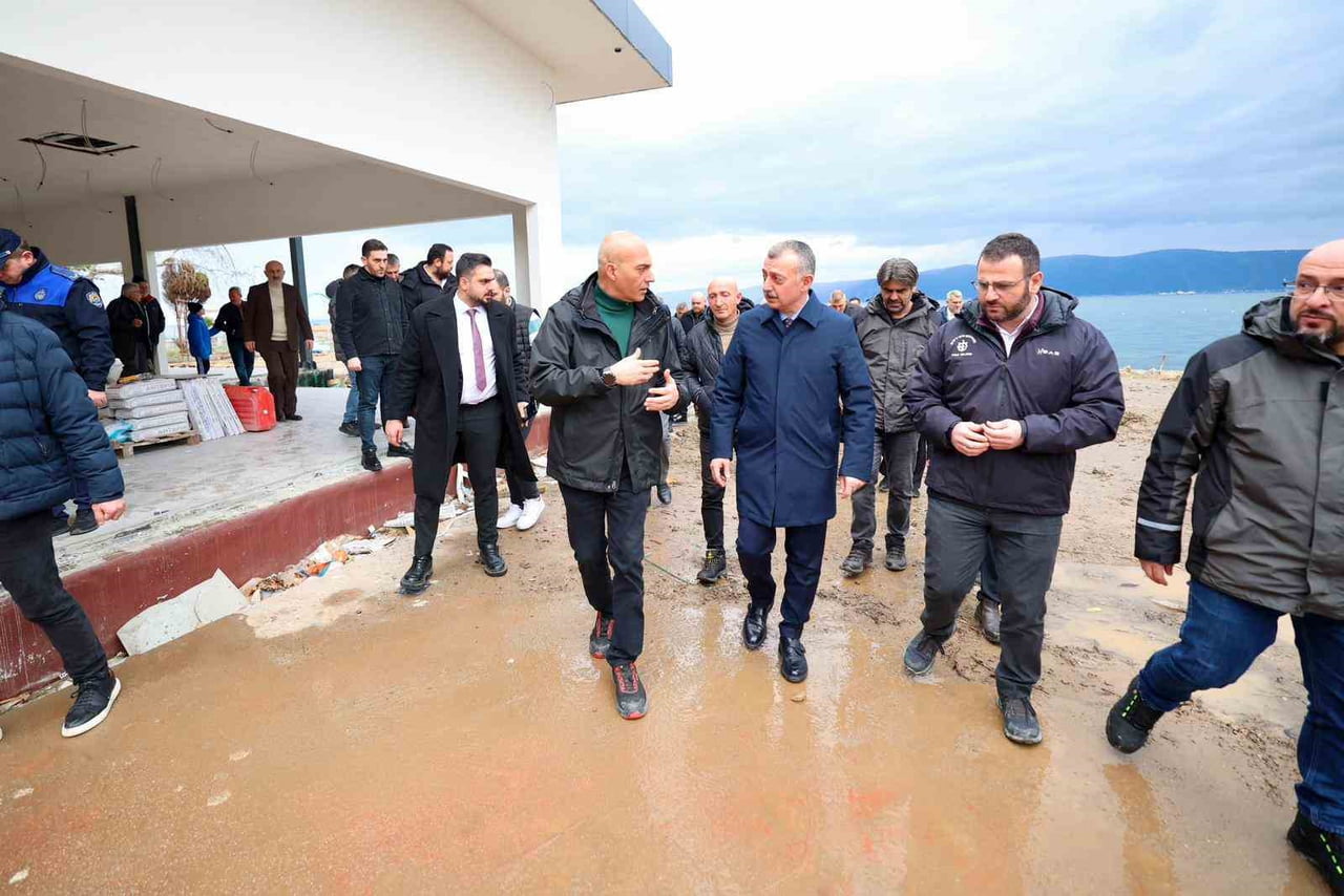 GÖLCÜK ULAŞLI'DA KIYI SAHİLİ DÜZENLEME, KAFE VE D-130 KARAYOLU ALT GEÇİT PROJELERİNDEKİ ÇALIŞMALAR...