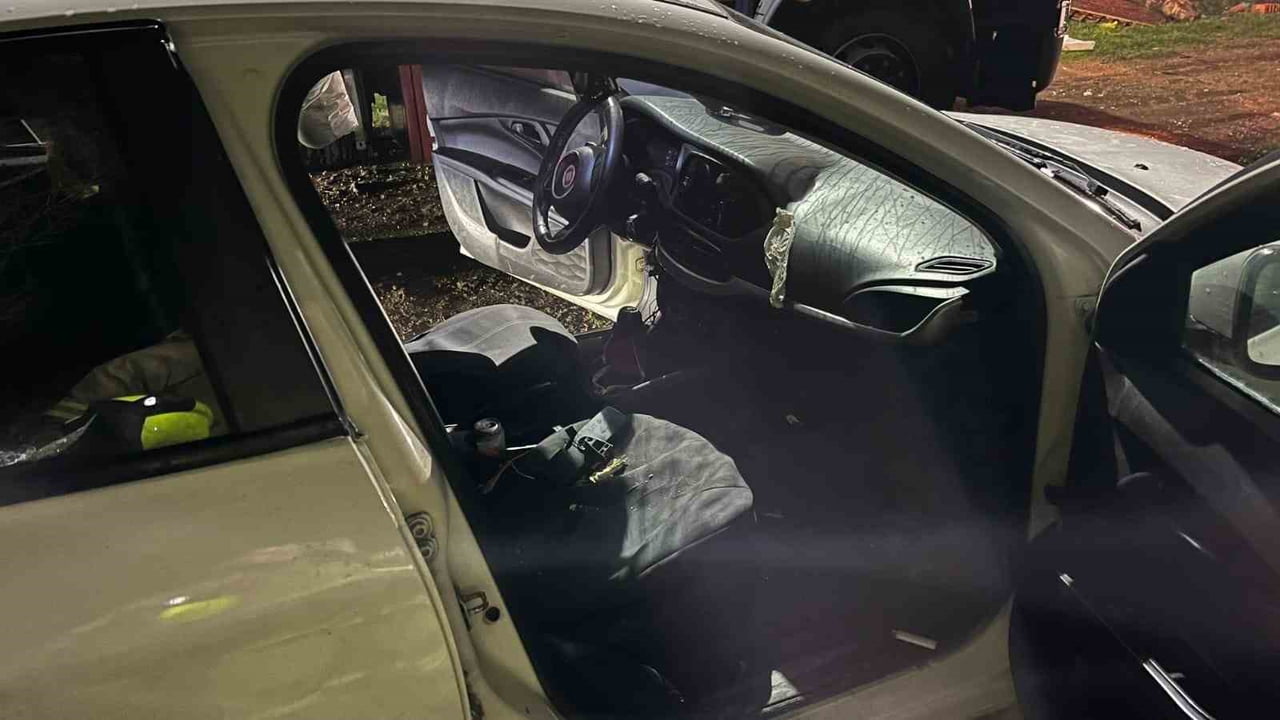 GÖNEN’DE PARK HALİNDEKİ ARAÇTA PATLAMA: 2 YARALI