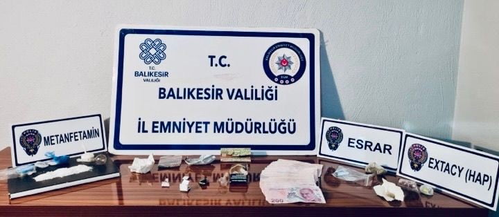 GÖNEN’DE YILBAŞI DENETİMLERİNDE UYUŞTURUCU OPERASYONU: 6 ŞÜPHELİ GÖZALTINA ALINDI