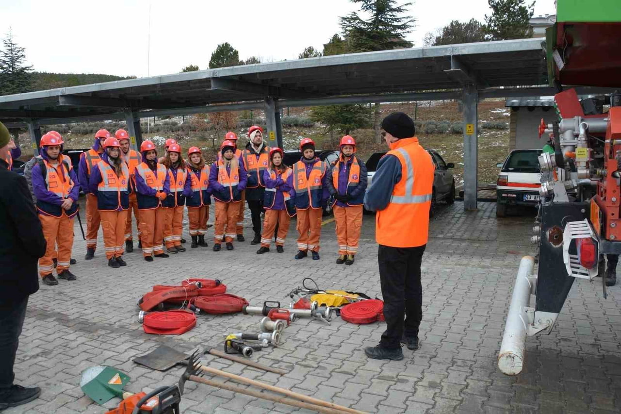 GÖNÜLLÜLER, "YEŞİL VATAN" İÇİN EĞİTİM ALDI