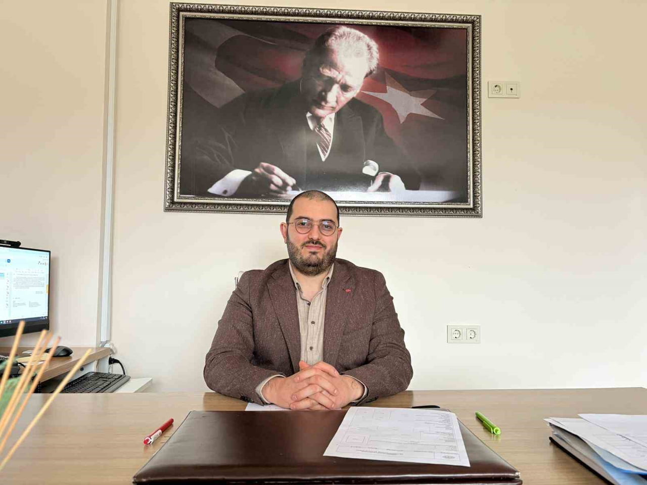 GÖRDES DEVLET HASTANESİ BAŞHEKİMLİĞİ GÖREVİNE ATANAN UZM. DR. BAHADIR ERDOĞAN, GÖREVİNE...