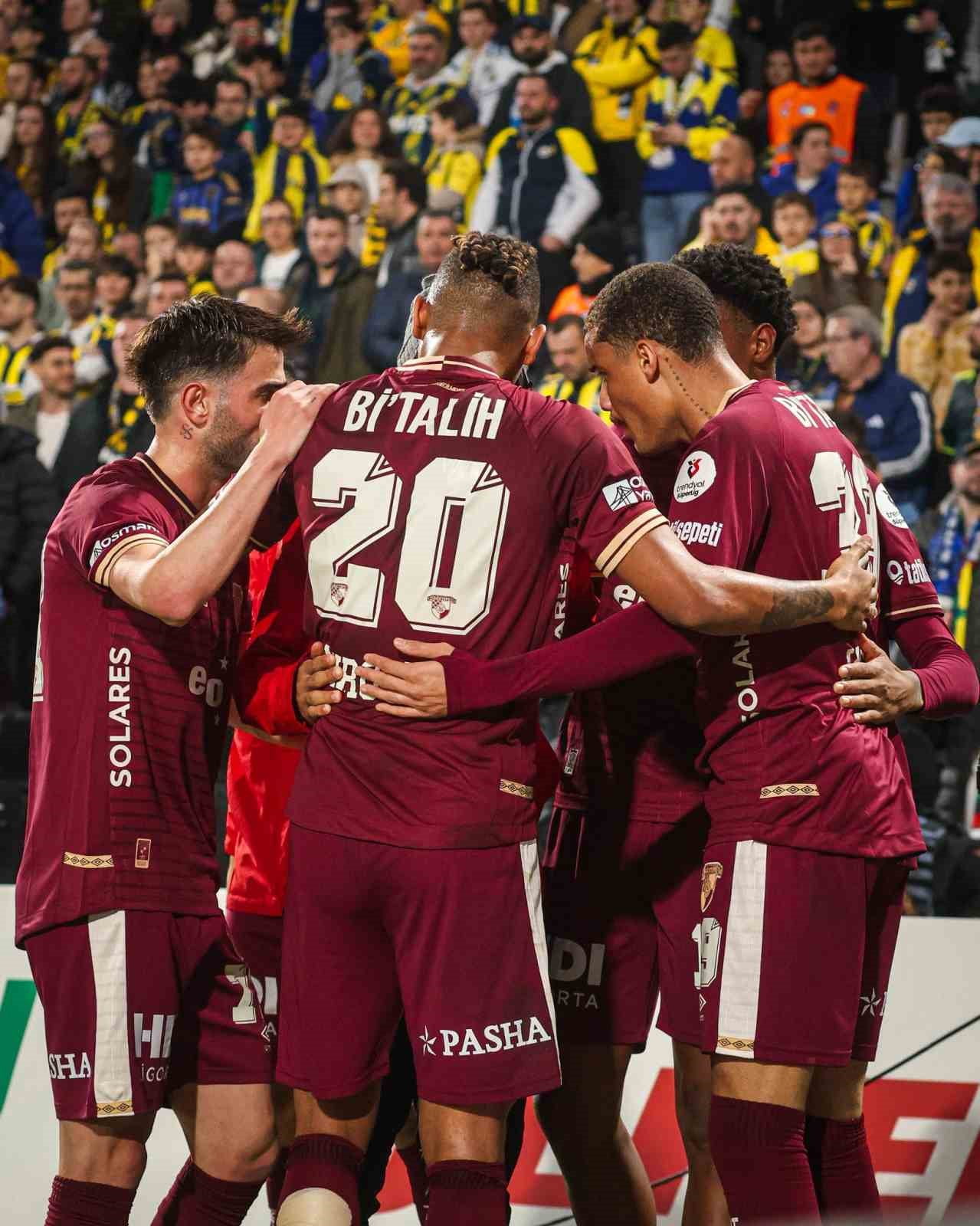 GÖZTEPE, FENERBAHÇE DEPLASMANINDAN ALDIĞI 1 PUANLA, MAÇ EKSİĞİ BULUNAN 5. SIRADAKİ BEŞİKTAŞ İLE...