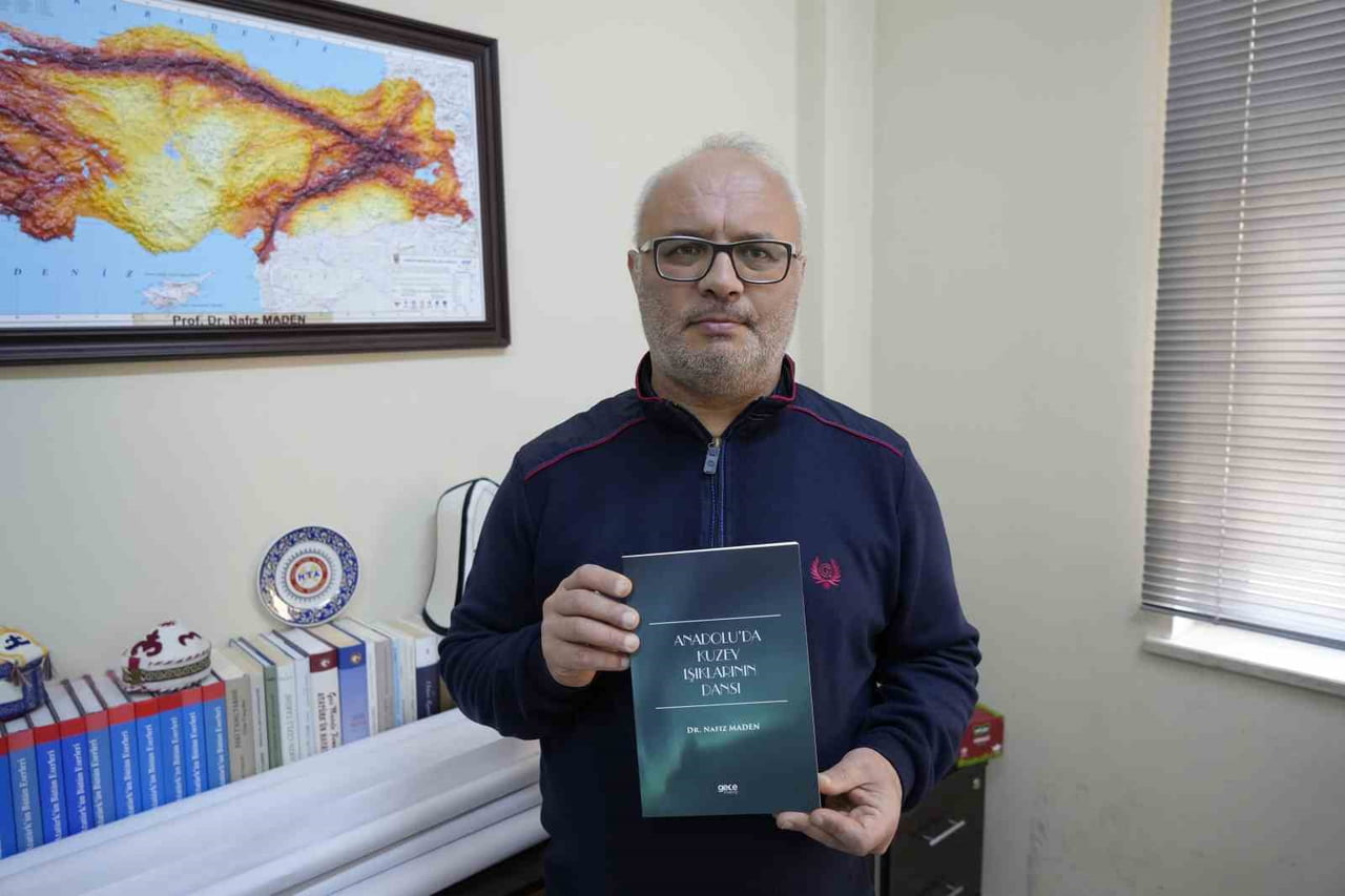 GÜMÜŞHANE’DE PROF. DR. NAFİZ MADEN, MİLATTAN SONRA 333 YILINDAN GÜNÜMÜZE ANADOLU TARİHİNDE YAZILI...