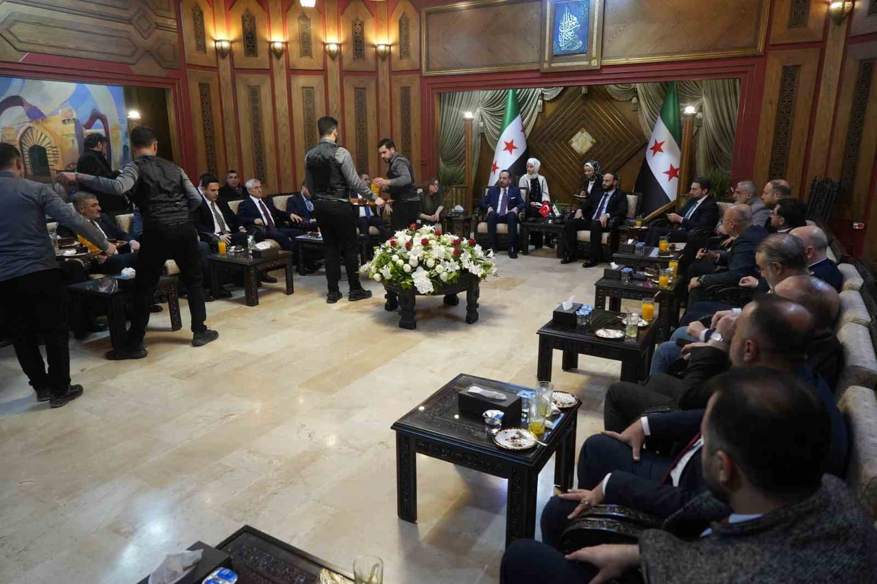 HALEP (İHA) - AK PARTİ GENEL BAŞKAN YARDIMCISI KÜRŞAD ZORLU VE BERABERİNDEKİ HEYET, SURİYE...