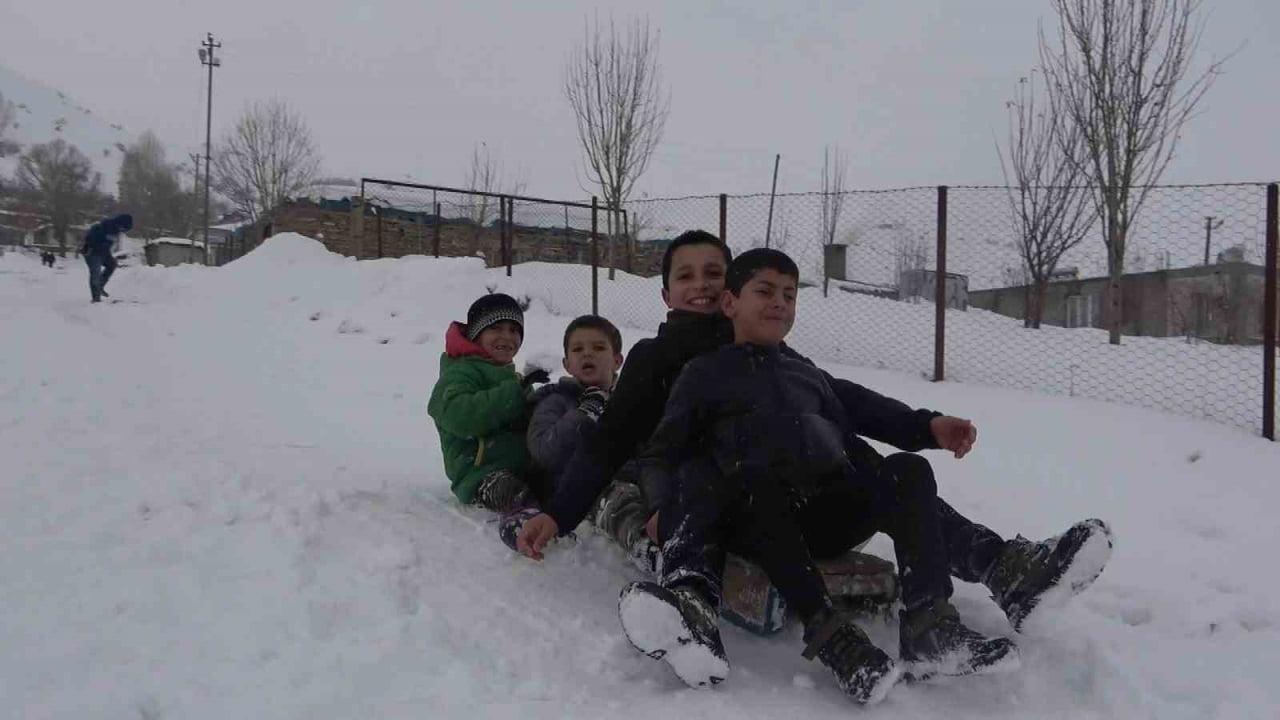 HASKÖY’DE ÇOCUKLAR KARIN KEYFİNİ KAYARAK ÇIKARDI