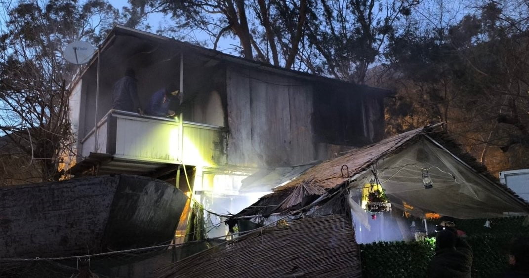 HATAY’DA ALEVLERE TESLİM OLARAK YANAN KONTEYNER KULLANILMAZ HALE GELDİ.