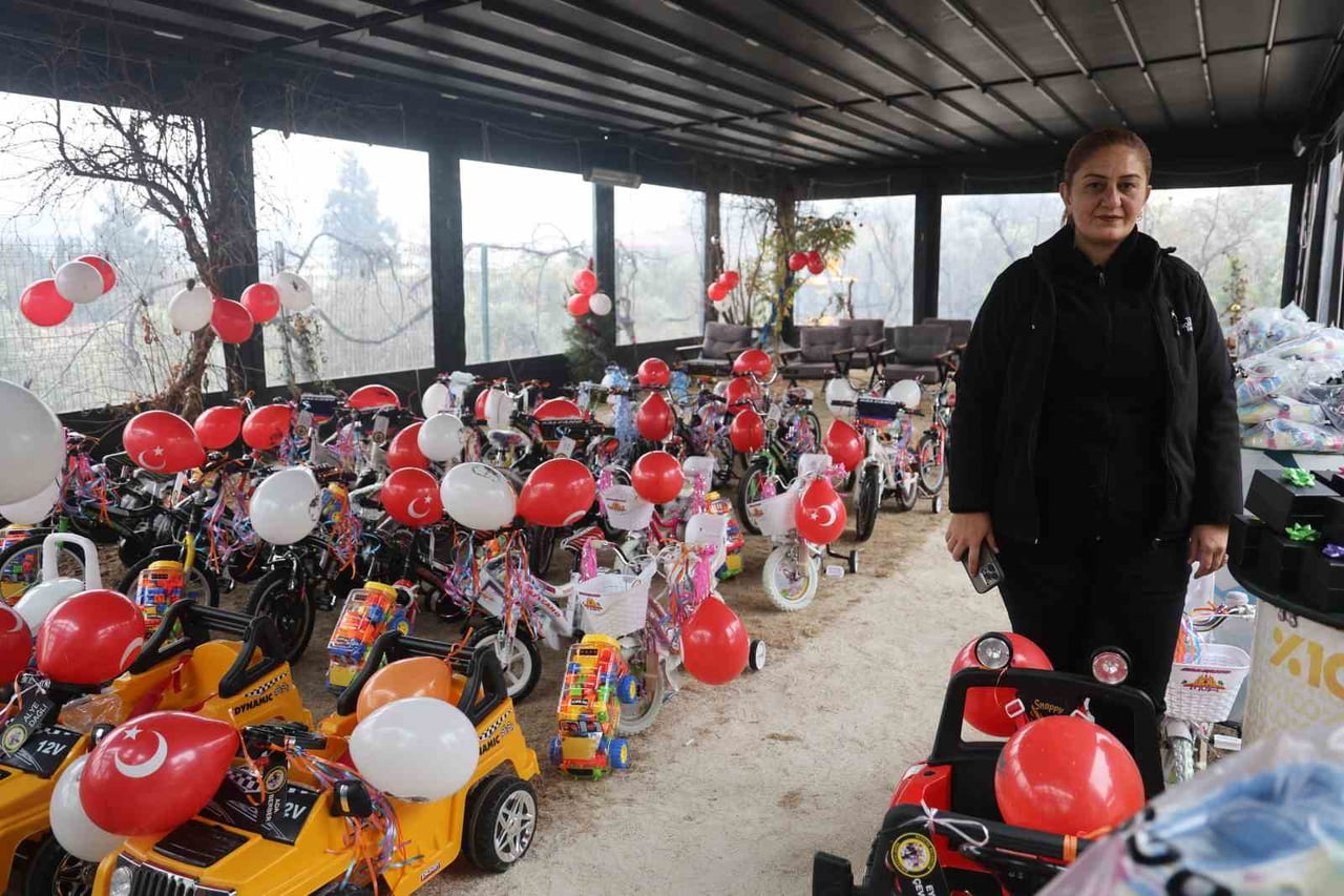 HATAY’DA DEPREMİN İLK GÜNÜNDEN BU YANA ÇOCUKLAR İÇİN KOŞTURAN HAYIRSEVER ÇİLEM ARTAN, DEPREMDE...