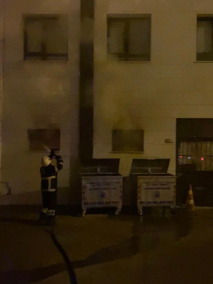 HATAY’DA OKULUN KAZAN DAİRESİNDE ÇIKAN YANGIN BÜYÜMEDEN SÖNDÜRÜLDÜ.