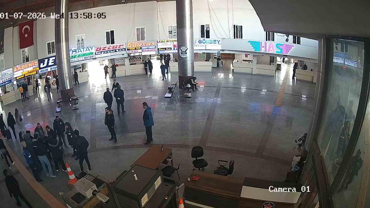 HATAY’DA OTOGAR İÇERİSİNDE FENALAŞARAK YERE YIĞILAN KADINA İLK MÜDAHALE BÜYÜKŞEHİR BELEDİYESİ...