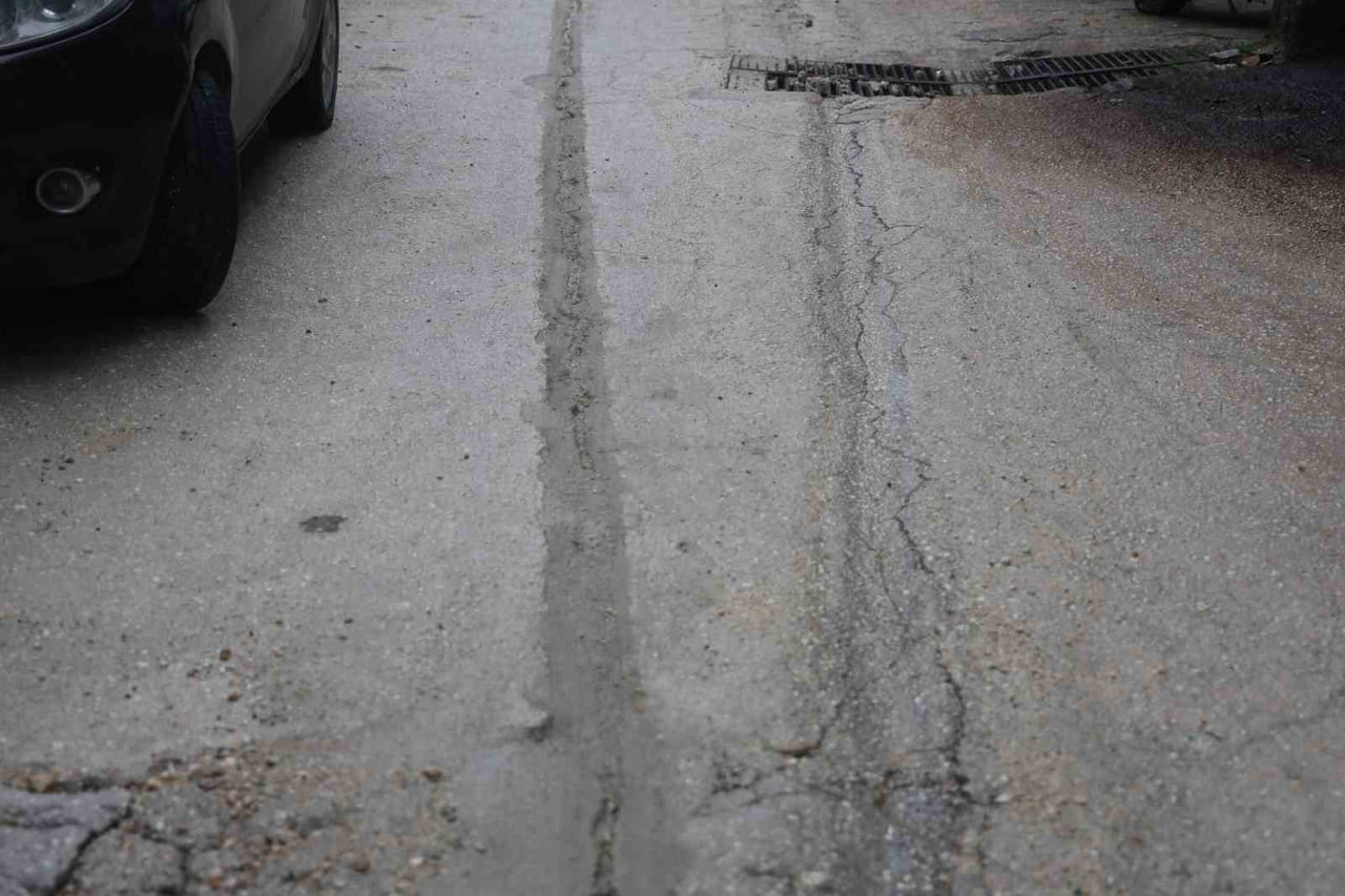 HATAY’IN ANTAKYA İLÇESİNDE HIRSIZLAR ELLERİNDEKİ MAKASLA YER ALTINDAKİ ELEKTRİK KABLOLARINI...