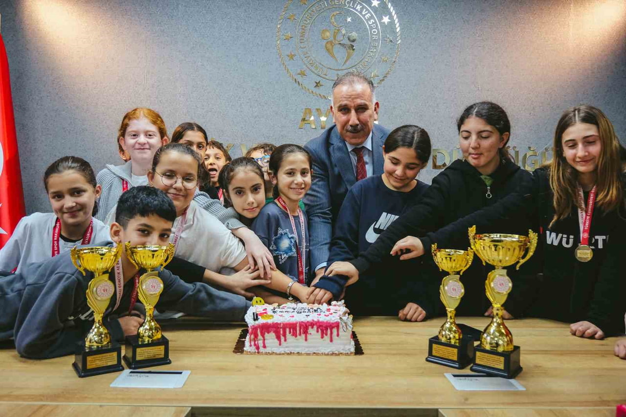 HEMSBALL KÜÇÜKLER VE YILDIZLAR TÜRKİYE ŞAMPİYONASI'NDA AYDIN'I TEMSİL EDEN SPORCULAR, ŞAMPİYONADAN...