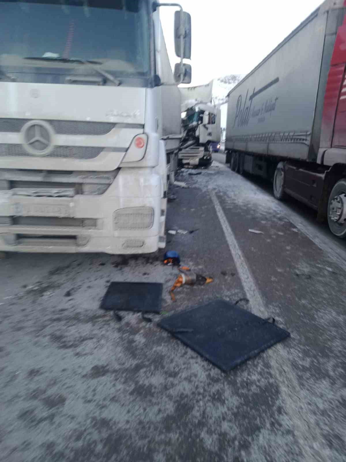 İDDİAYA GÖRE, OTO SANAYİ SİTESİ’NDE USTA OLARAK ÇALIŞAN BABA VE OĞLU, YOL KENARINDA ARIZALANAN BİR...