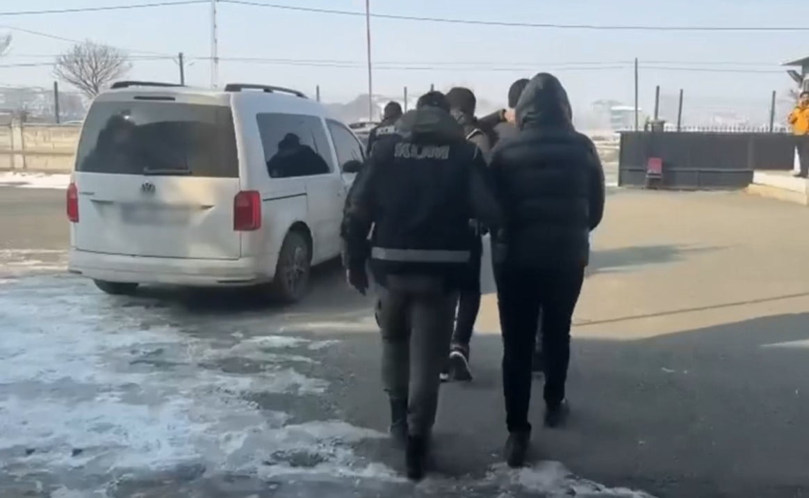 IĞDIR EMNİYET MÜDÜRLÜĞÜ EKİPLERİ, ŞEHİR GENELİNDE SUÇ VE SUÇLULARLA MÜCADELE KAPSAMINDA YÜRÜTTÜĞÜ...