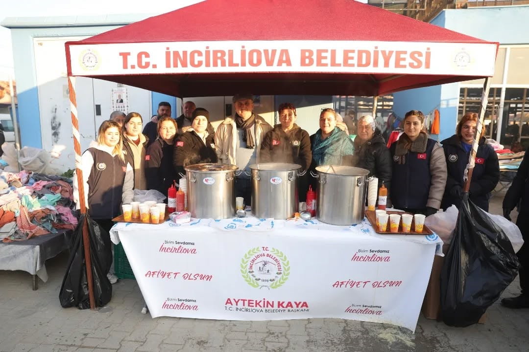 İNCİRLİOVA BELEDİYE BAŞKANI AYTEKİN KAYA, ACARLAR MAHALLESİ’NDE KURULAN PAZAR PAZARI’NI ZİYARET...